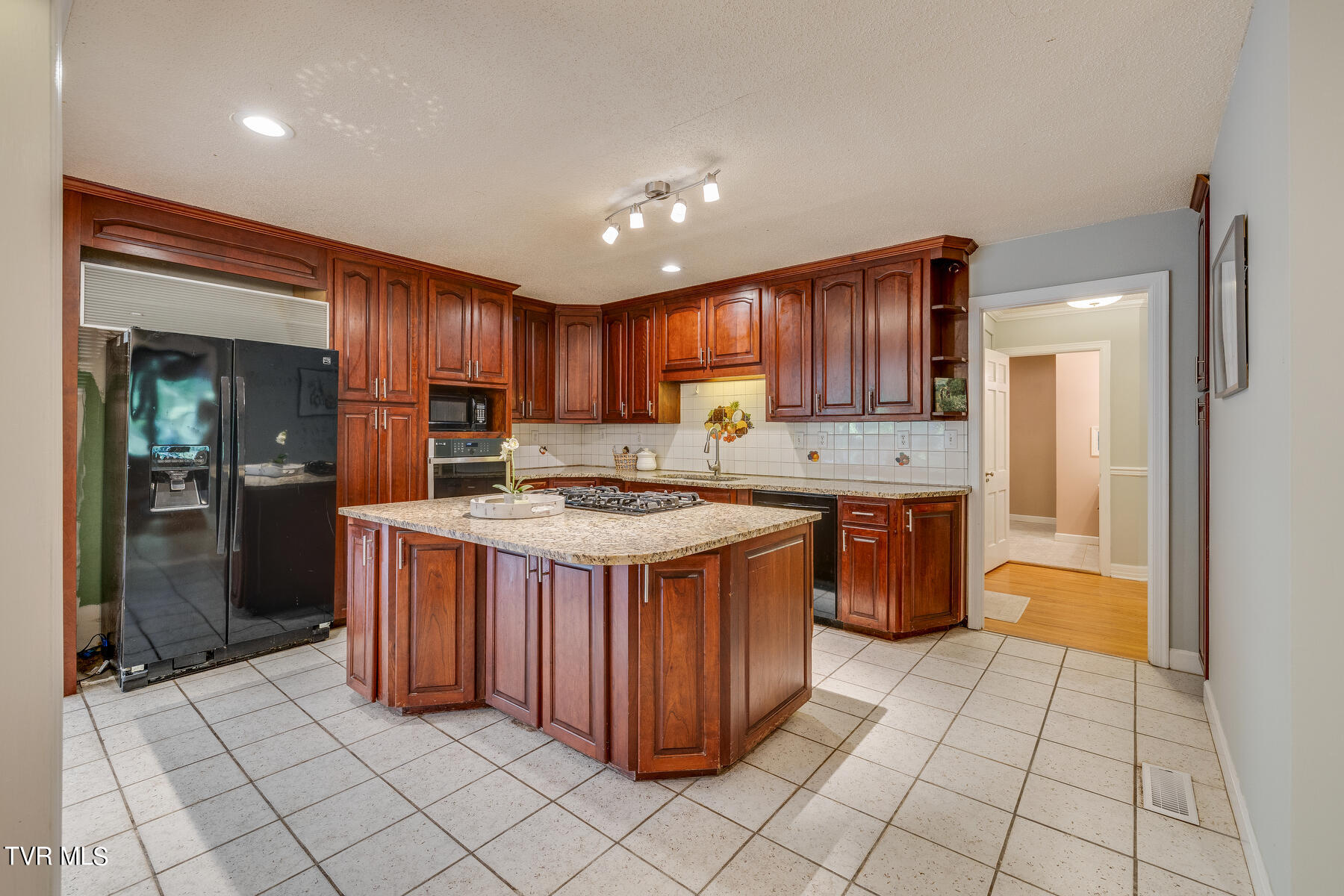 801 Ridgecrest Road Johnson City, TN 37604 - Photo 30 of 73 Kitchen