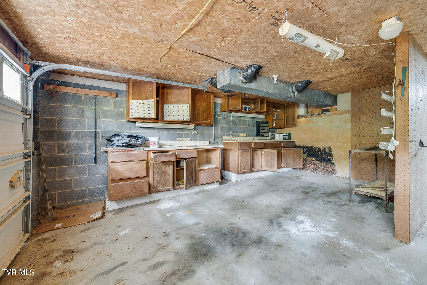 801 Ridgecrest Road Johnson City, TN 37604 - Photo 54 of 73 Garage