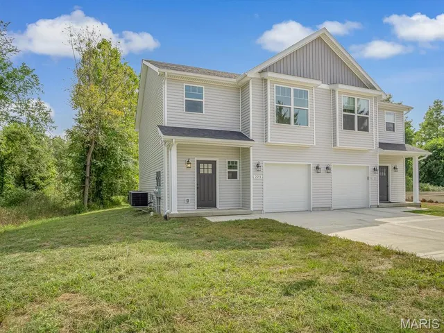 $269,000 | 223 Shoreline Drive, O'Fallon, IL 62269