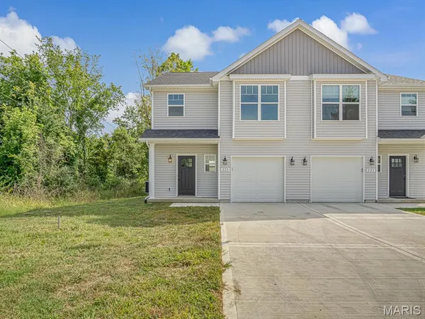 $269,000 | 223 Shoreline Drive, O'Fallon, IL 62269