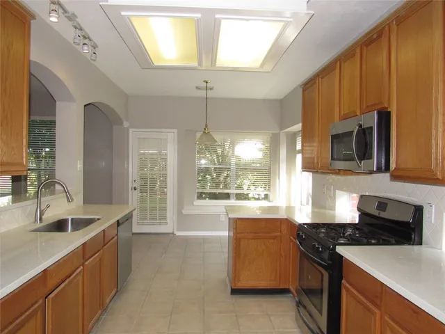 $2,395 | 3519 Englewood Drive, Pearland, TX 77584