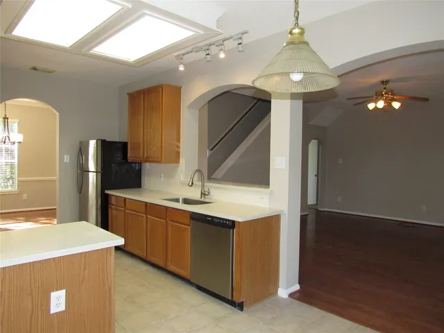 $2,395 | 3519 Englewood Drive, Pearland, TX 77584