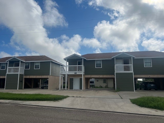 1226 North 5th Street, Unit 3 Kingsville, TX 78363 - Photo 1 of 10 a front view of a house with a garden