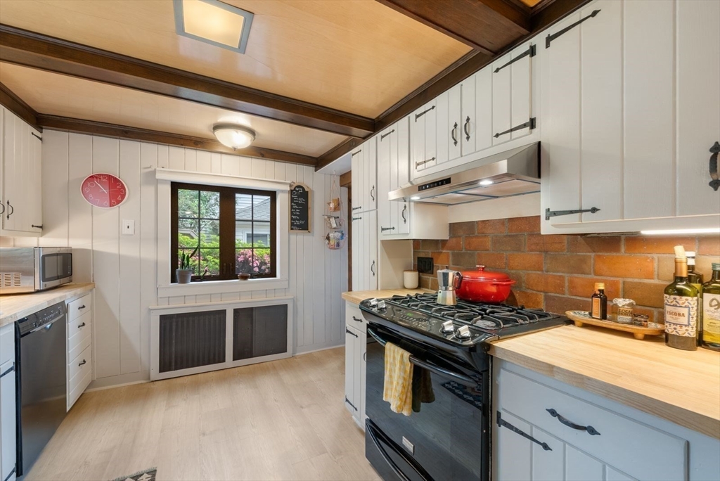 31 Braeburn Road Boston, MA 02136 - Photo 18 of 38
