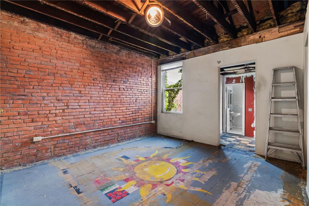 1841 Locust Street Pittsburgh, PA 15219 - Photo 23 of 35 Gallery Image 23