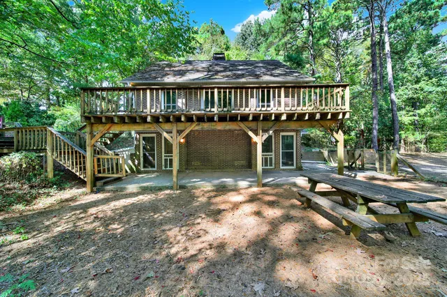 a view of a house with backyard and sitting area