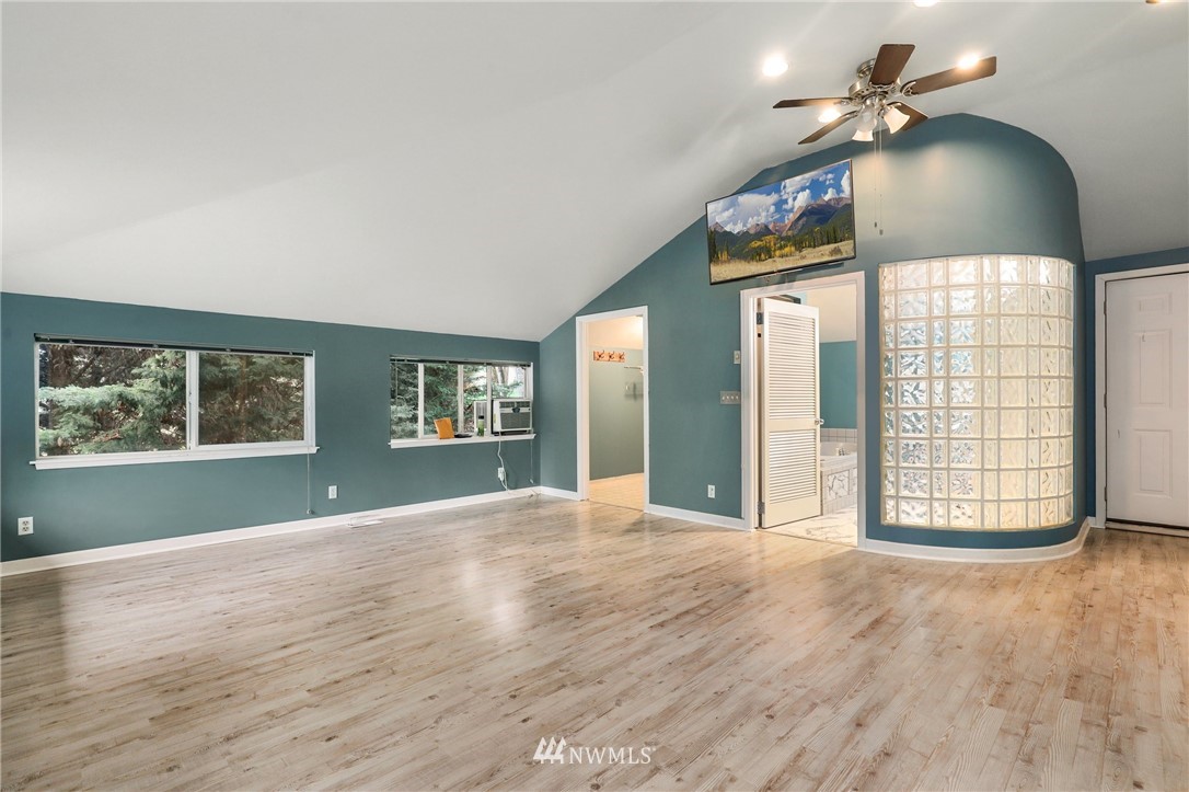 25651 Lake Fenwick Road Kent, WA 98032 - Photo 3 of 32 Gallery Image 3