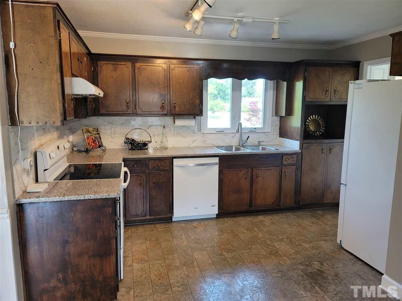 1046 Tarheel Road Benson, NC 27504 - Photo 6 of 27 Gallery Image 6