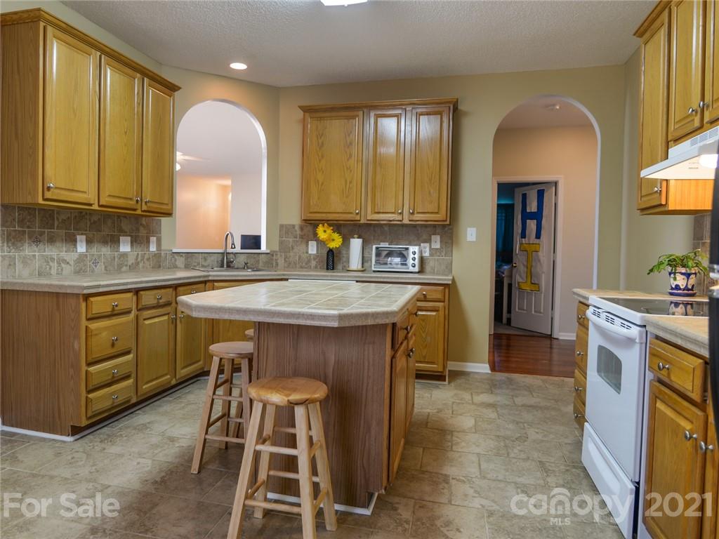 8611 Sam Dee Road Charlotte, NC 28215 - Photo 7 of 40 Gallery Image 7