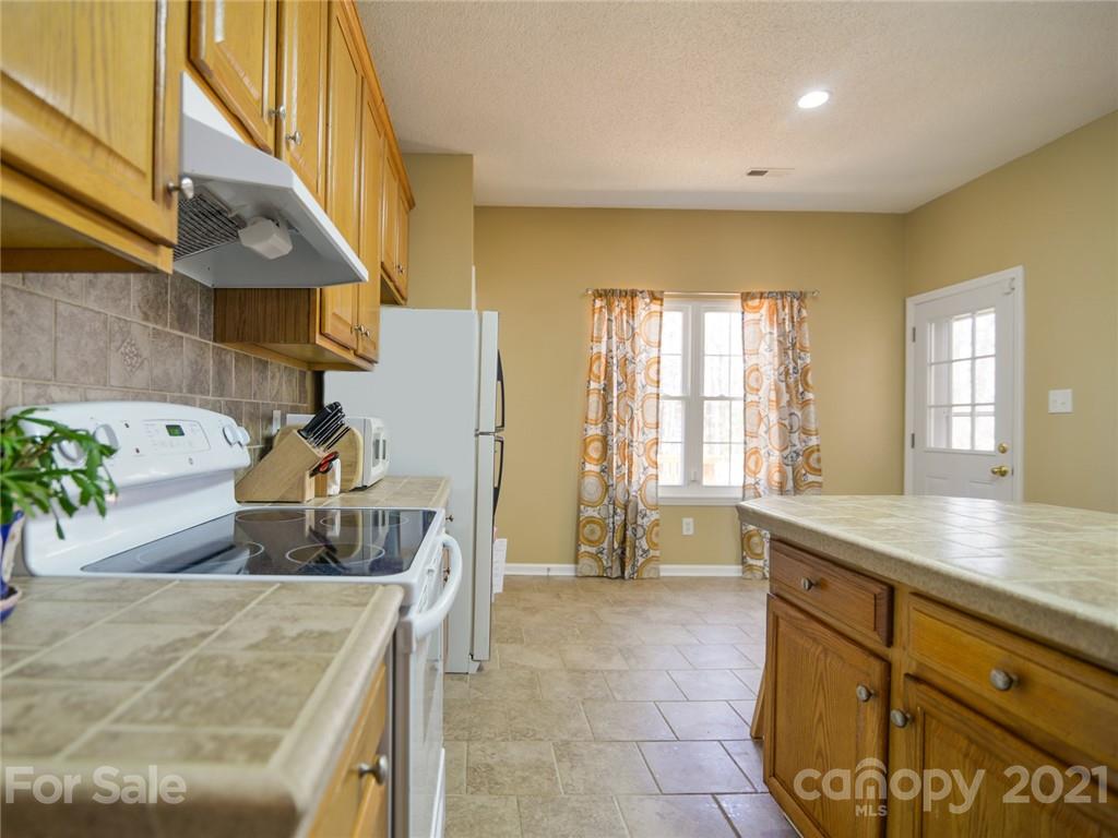 8611 Sam Dee Road Charlotte, NC 28215 - Photo 8 of 40 Gallery Image 8