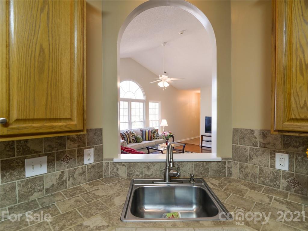 8611 Sam Dee Road Charlotte, NC 28215 - Photo 10 of 40 Gallery Image 10