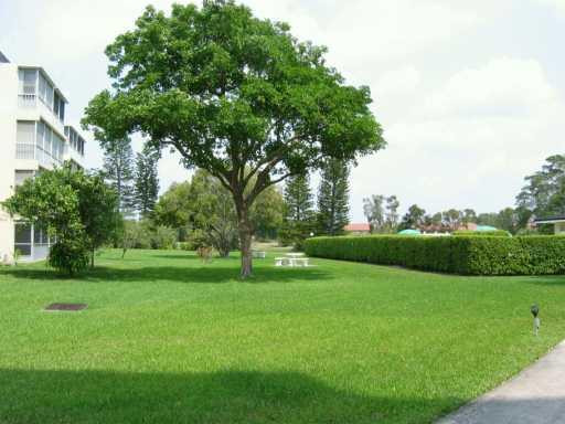 9101 West Sample Road, Unit 804 Coral Springs, FL 33065 - Photo 3 of 5 Yard/Garden