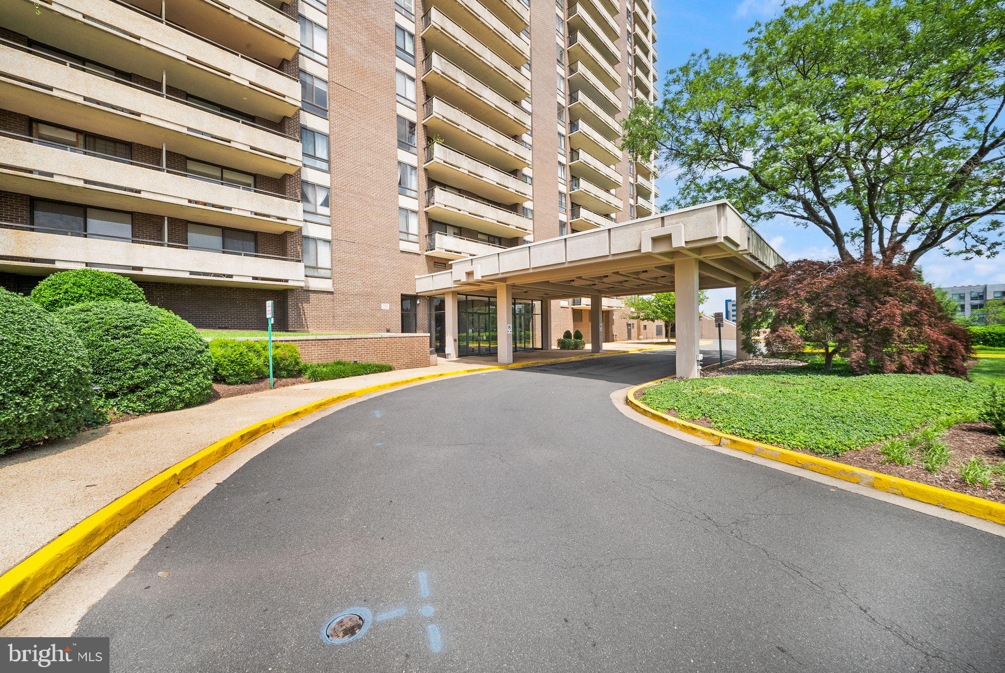 1800 Old Meadow Road, Unit 1601 McLean, VA 22102 - Photo 39 of 46 Driveway