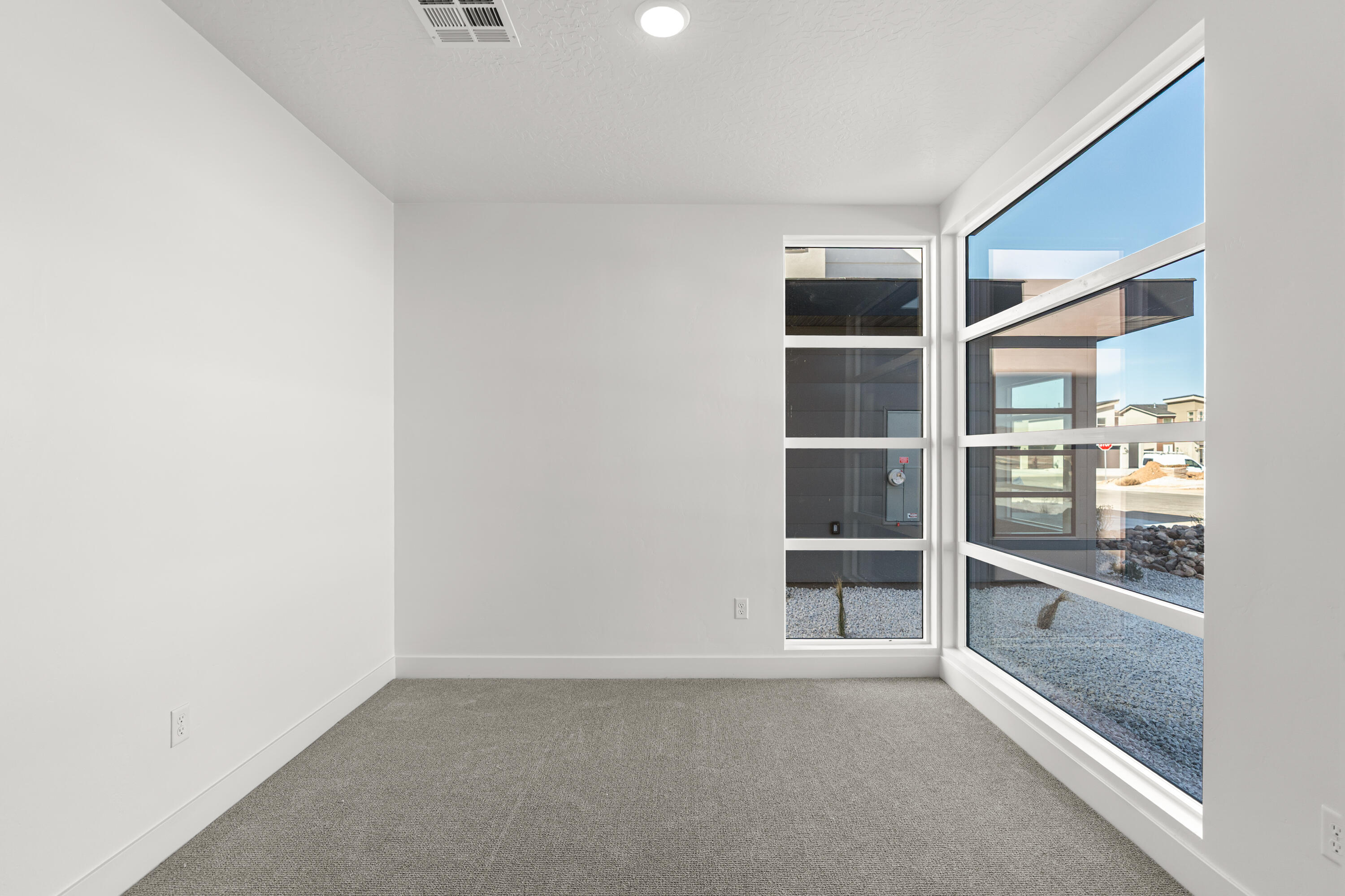 320 Desert Reflection Street St. George, UT 84790 - Photo 5 of 27 DSC01374