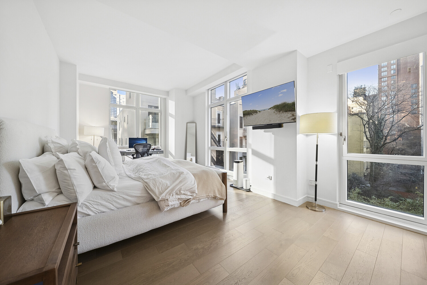 305 East 51st Street, Unit RU5F Manhattan, NY 10022 - Photo 5 of 13 a large white bed in a white room