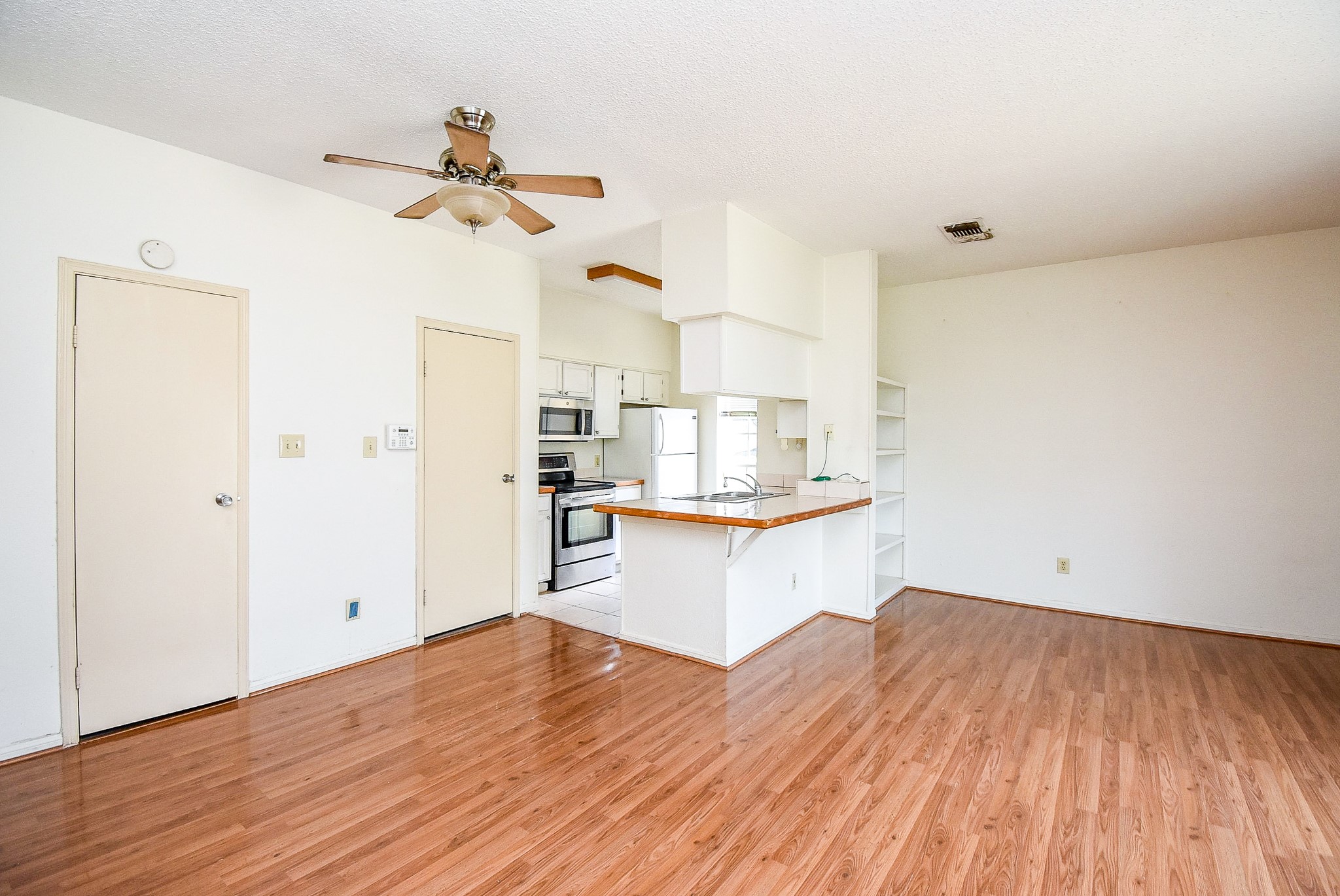 7575 Cambridge Street, Unit 1004 Houston, TX 77054 - Photo 3 of 32