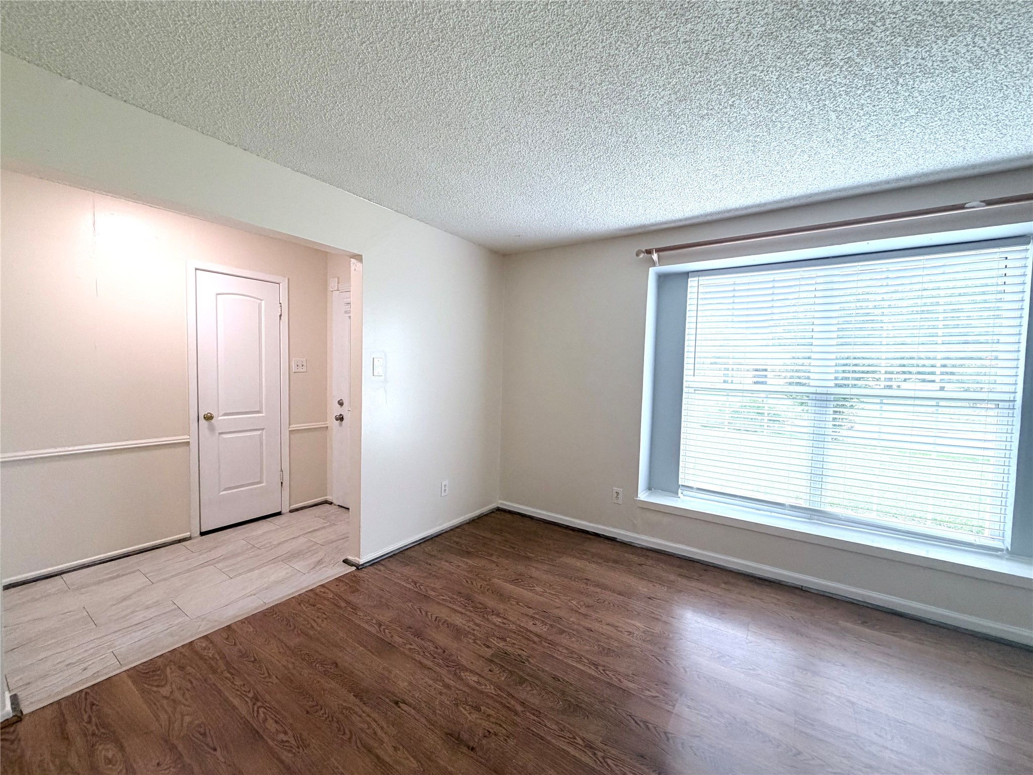 7303 Shiner Lane Houston, TX 77072 - Photo 5 of 22 Den by front door