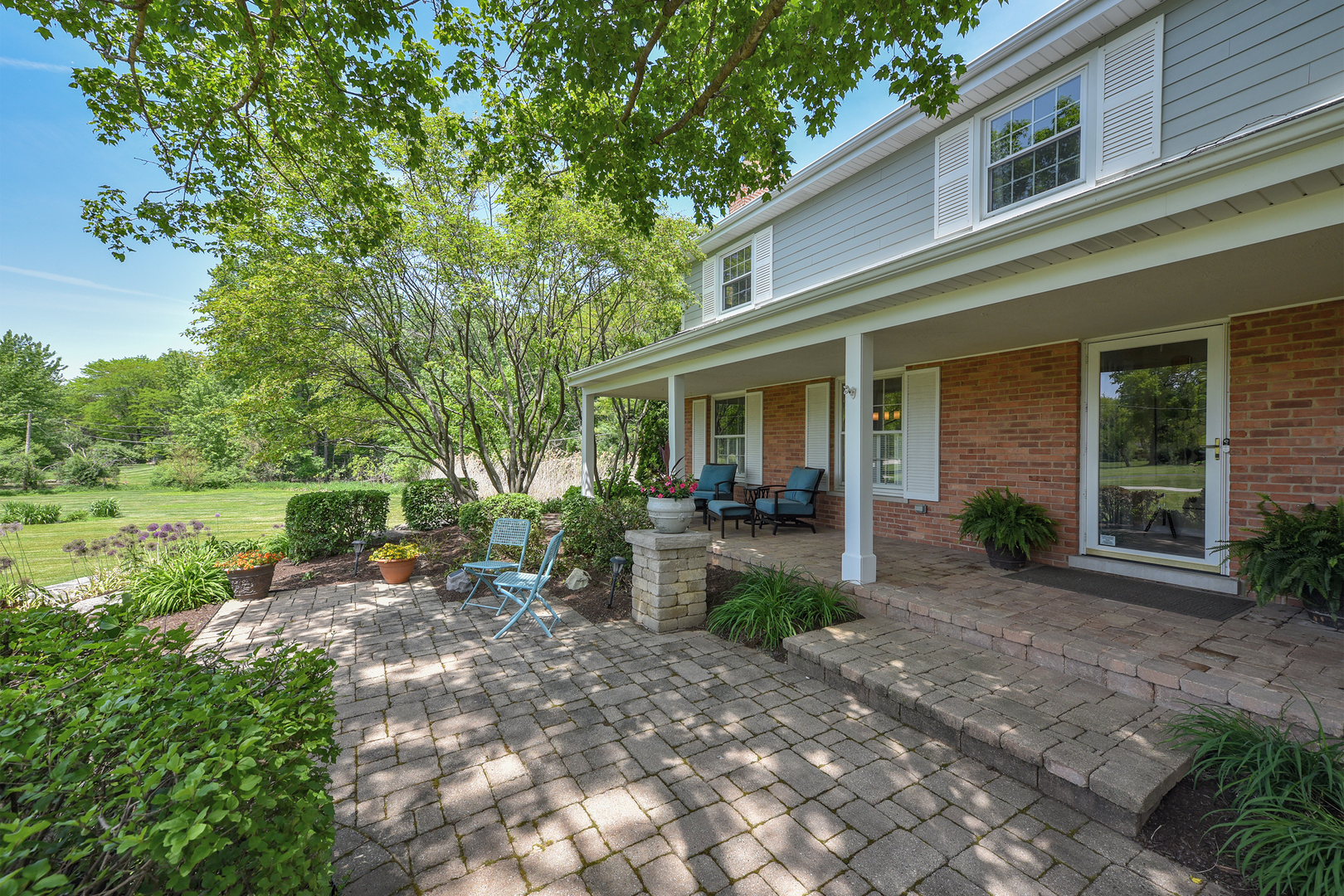 1550 Banbury Road Inverness, IL 60067 - Photo 29 of 32 a view of a patio with table and chairs under an umbrella