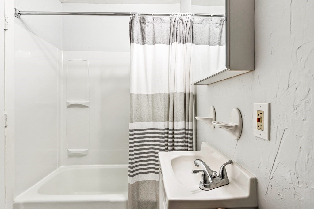 9 Lawrence Street, Unit 1 Woburn, MA 01801 - Photo 19 of 32