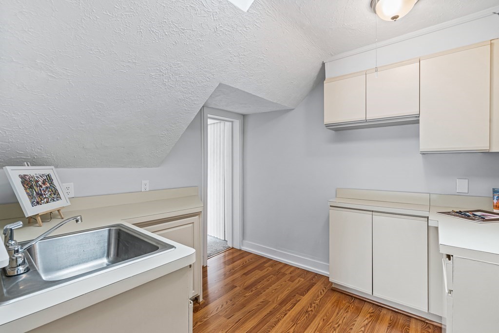 9 Lawrence Street, Unit 1 Woburn, MA 01801 - Photo 25 of 32