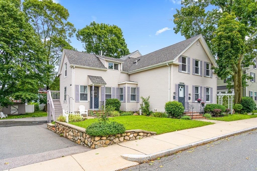 9 Lawrence Street, Unit 1 Woburn, MA 01801 - Photo 3 of 32