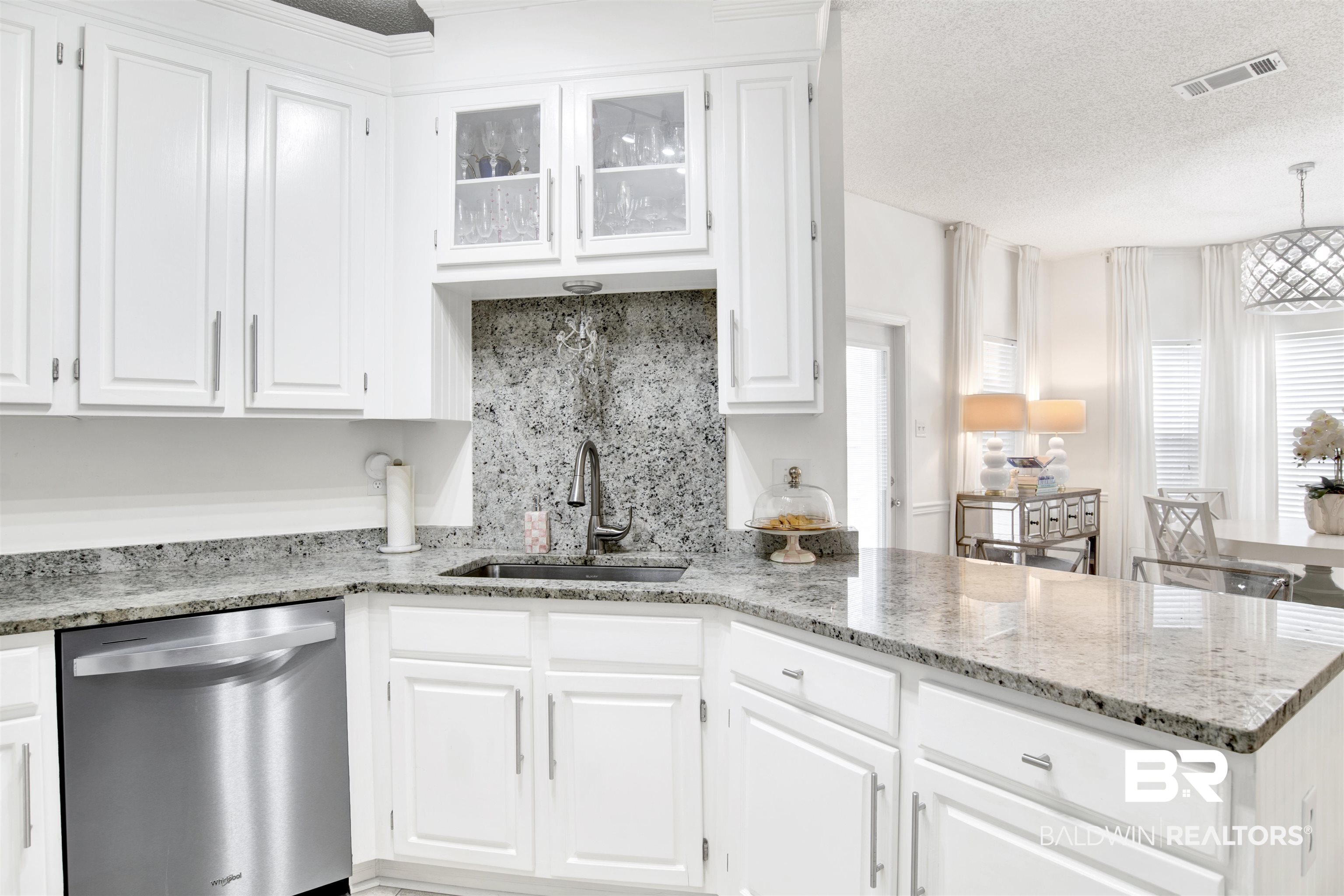 7040 Highpointe Place West Daphne, AL 36527 - Photo 15 of 37 Kitchen with Tiled Backsplash