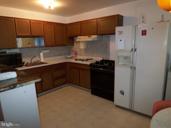 12314 Dunks Ferry Road Philadelphia, PA 19154 - Photo 6 of 19 Kitchen