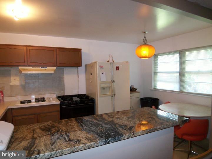 12314 Dunks Ferry Road Philadelphia, PA 19154 - Photo 7 of 19 Kitchen