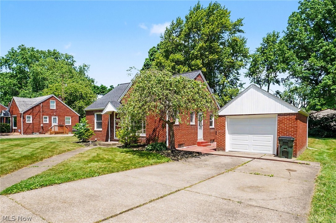 4627 20th Street Northwest Canton, OH 44708 - Photo 4 of 32