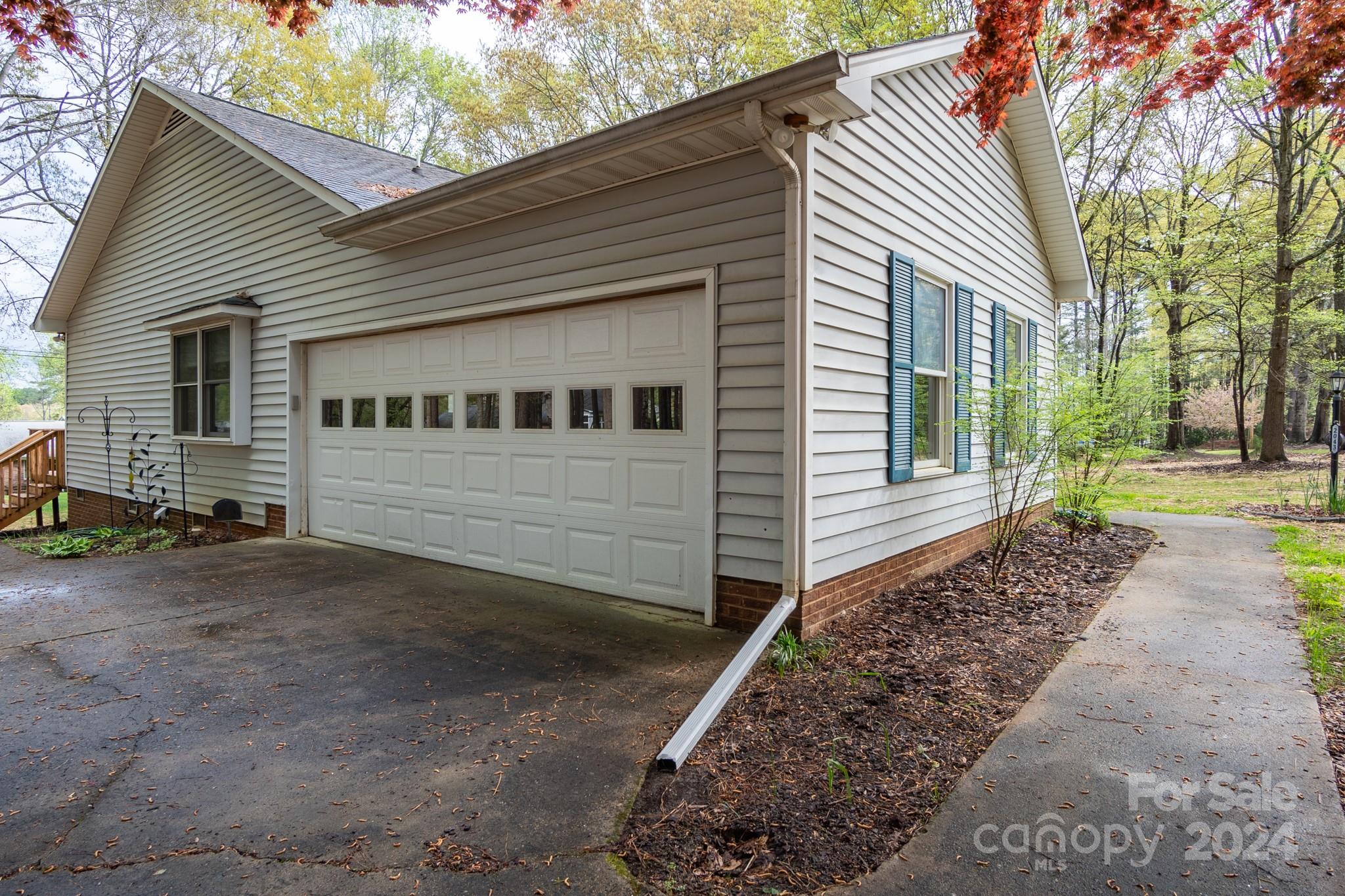 2043 Cardinal Loop Stanley, NC 28164 - Photo 4 of 26 Gallery Image 4