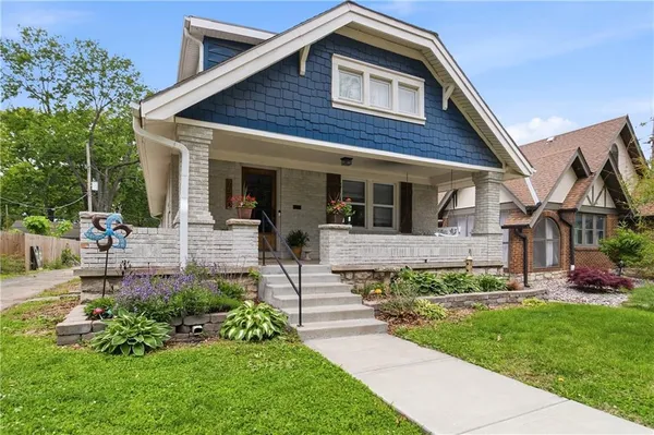 $375,000 | 7520 Oak Street, Kansas City, MO 64114