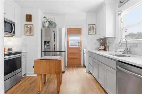 $375,000 | 7520 Oak Street, Kansas City, MO 64114