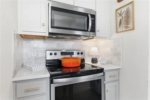 $375,000 | 7520 Oak Street, Kansas City, MO 64114