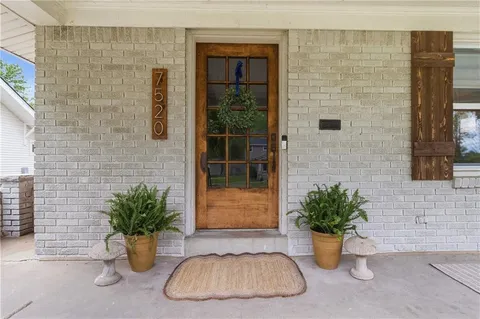 $375,000 | 7520 Oak Street, Kansas City, MO 64114