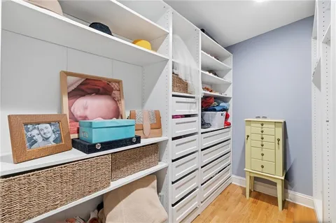 $375,000 | 7520 Oak Street, Kansas City, MO 64114