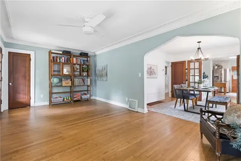 $375,000 | 7520 Oak Street, Kansas City, MO 64114