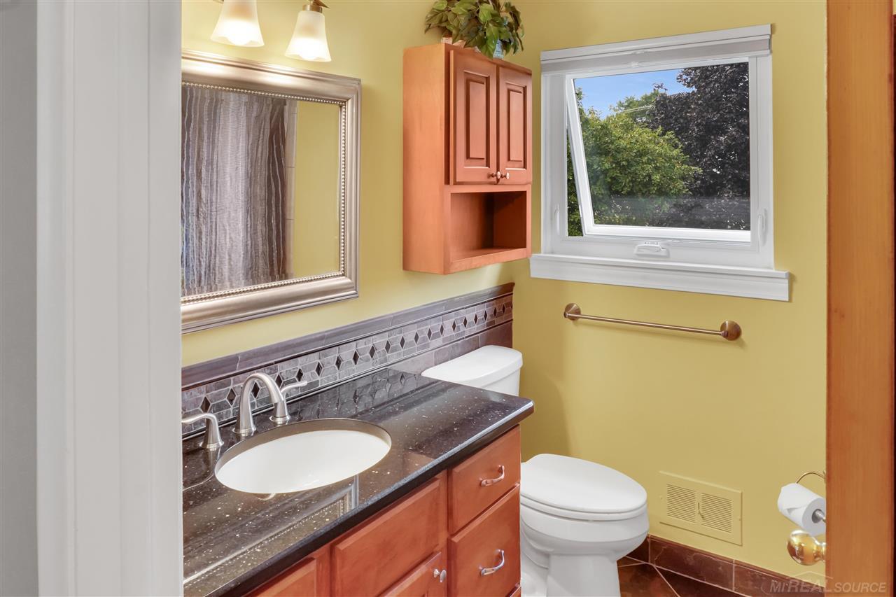 47371 Kathleen Road Macomb, MI 48044 - Photo 15 of 42