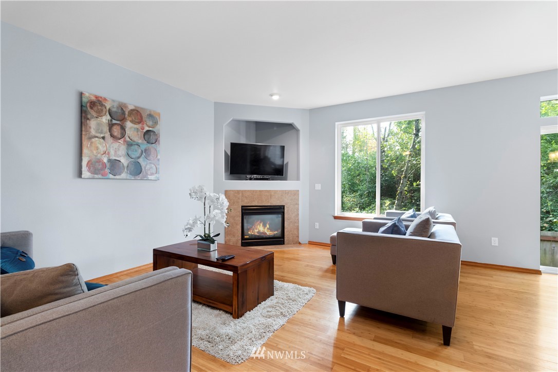 11657 Southeast 189th Place Renton, WA 98058 - Photo 3 of 24 Gallery Image 3