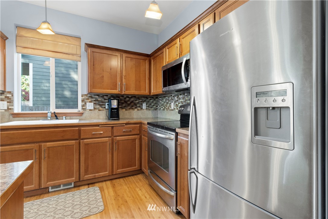 11657 Southeast 189th Place Renton, WA 98058 - Photo 5 of 24 Gallery Image 5