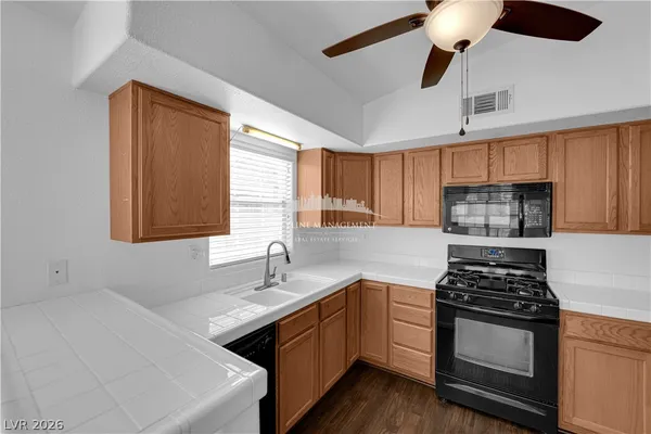 $1,350 | 520 Arrowhead Trail, Unit 422, Henderson, NV 89015