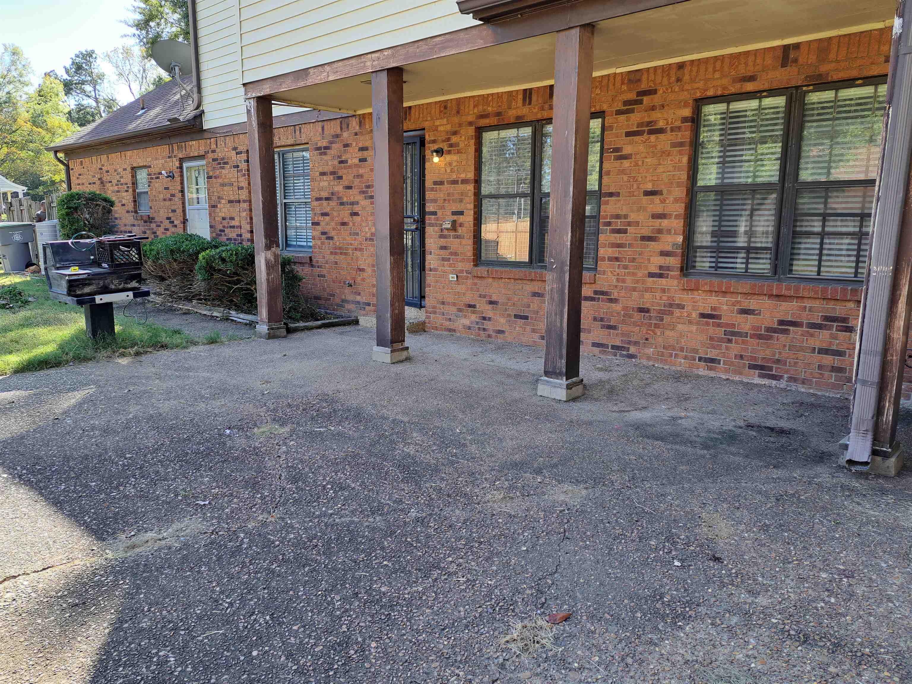 3154 Raleigh Ridge Drive Memphis, TN 38128 - Photo 14 of 18 a view of a house with backyard porch and sitting area