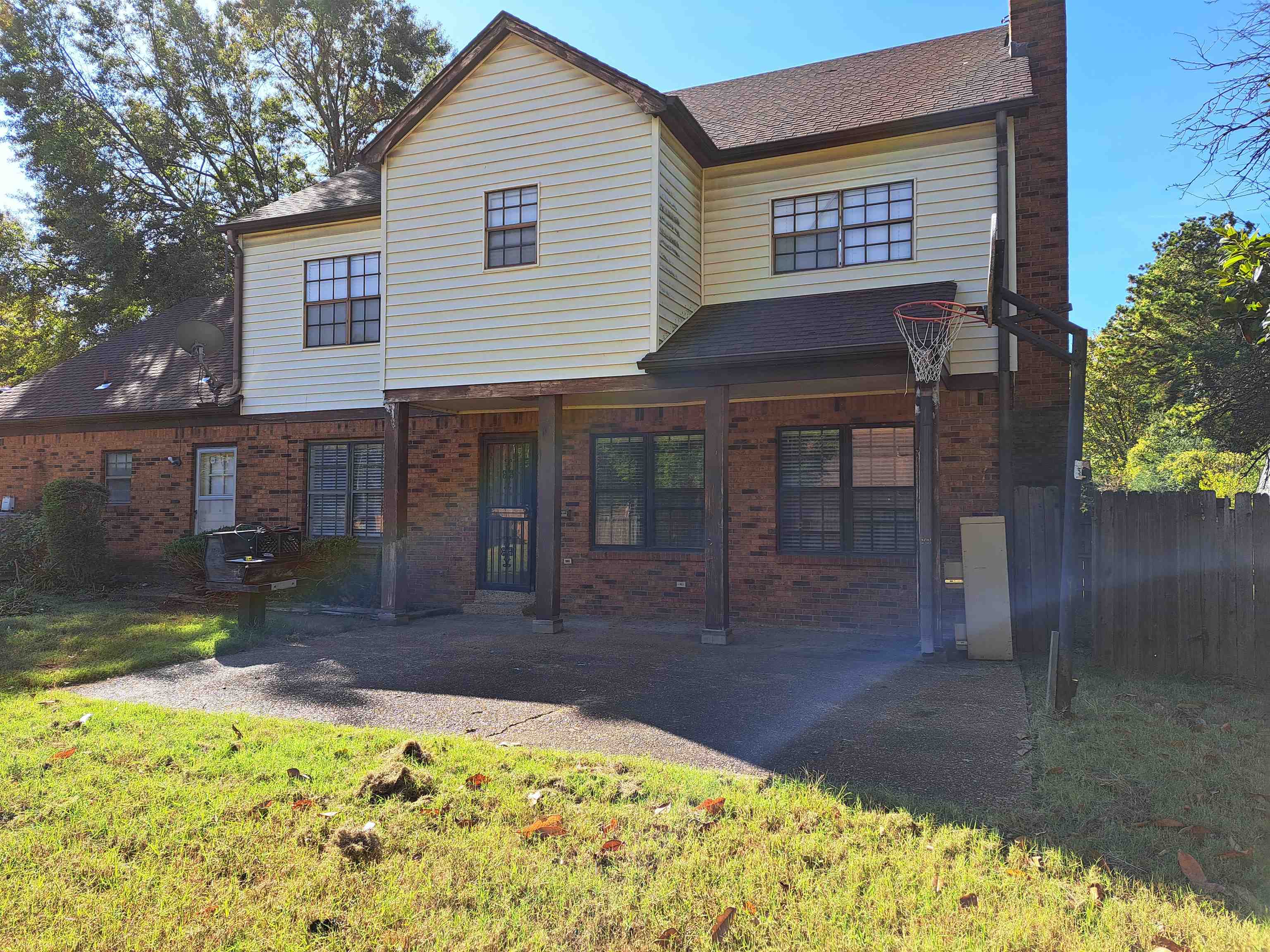 3154 Raleigh Ridge Drive Memphis, TN 38128 - Photo 15 of 18 a front view of a house with a yard