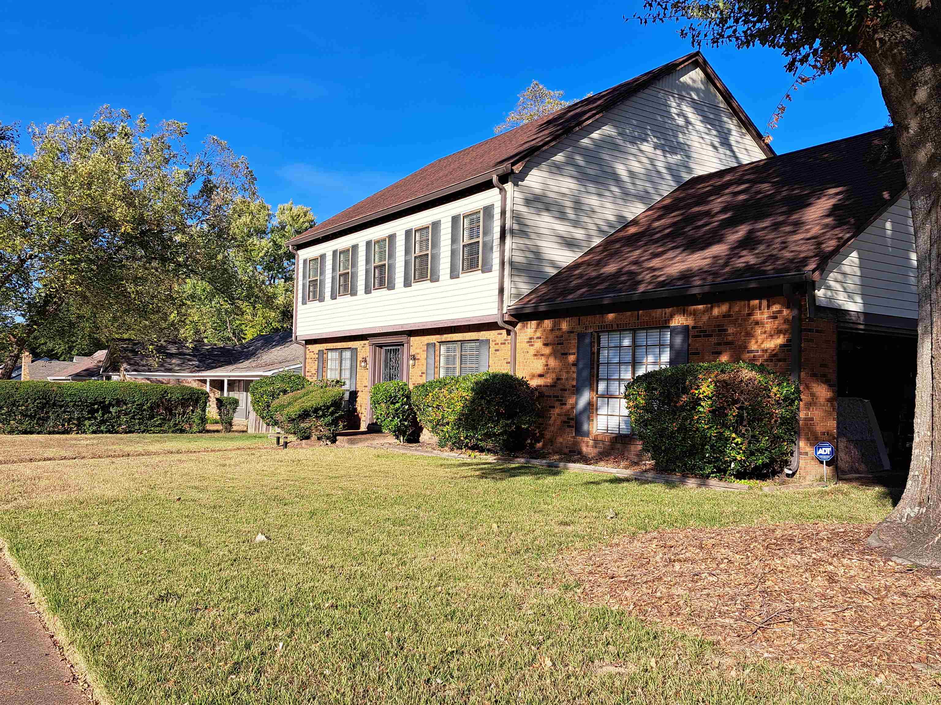 3154 Raleigh Ridge Drive Memphis, TN 38128 - Photo 3 of 18 a front view of a house with a yard