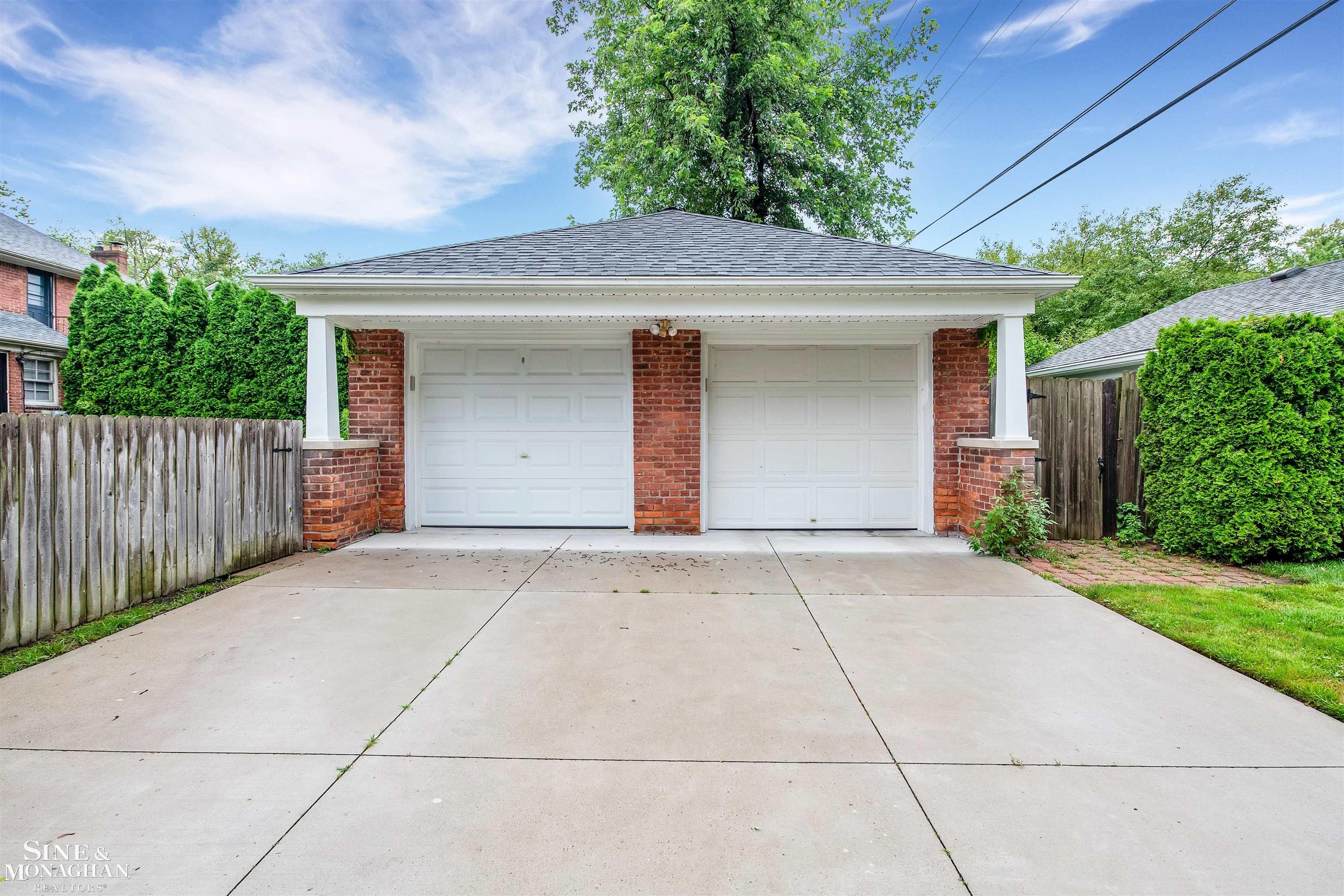 804 Harcourt Road Grosse Pointe, MI 48230 - Photo 4 of 5