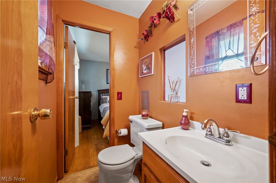 4113 Rabbit Run Drive Brooklyn, OH 44144 - Photo 17 of 28 Half bath on-suite