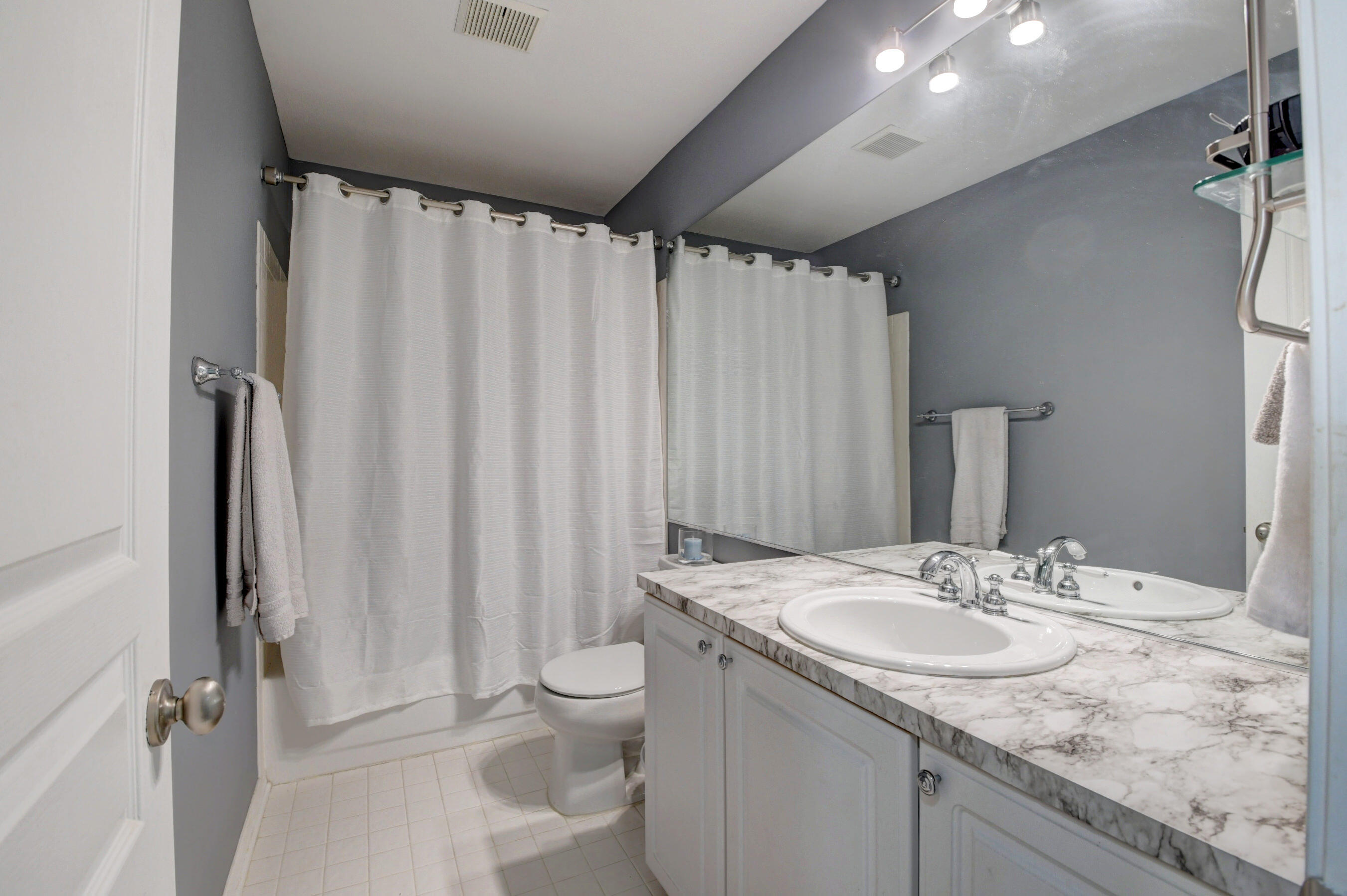 5411 Grand Park Place Boca Raton, FL 33486 - Photo 17 of 26 BATHROOM