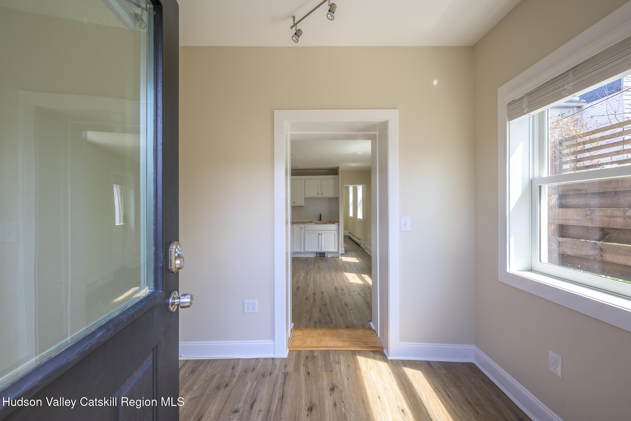 237 Warren Street Hudson, NY 12534 - Photo 13 of 40 Screen - 237 Warren St Hudson NY 12534-9