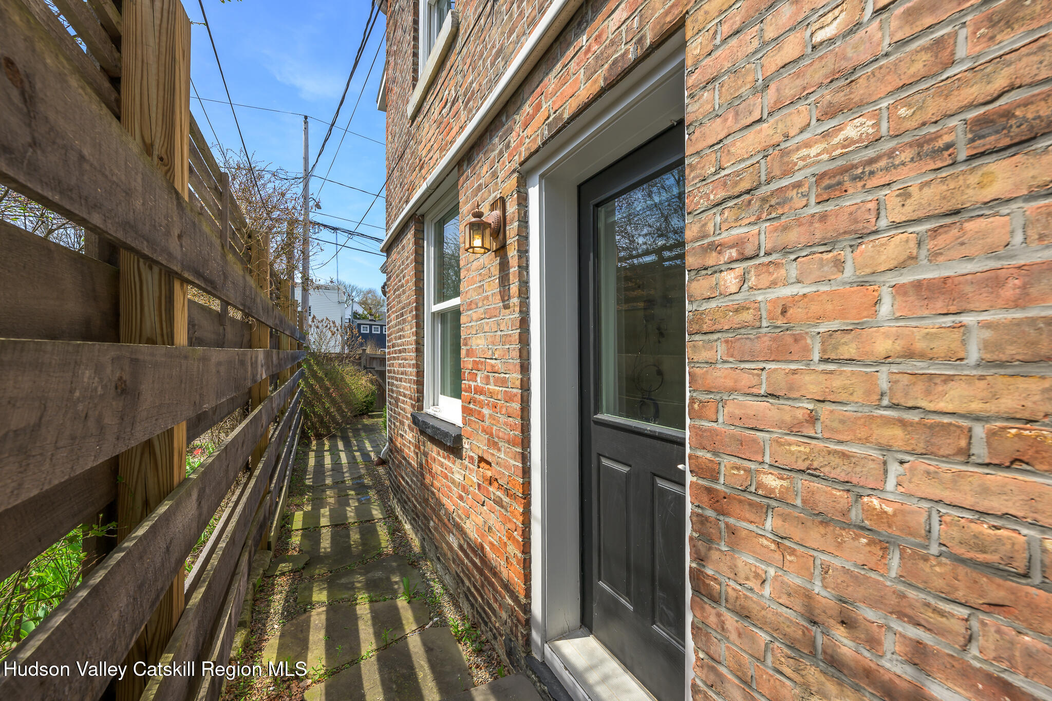 237 Warren Street Hudson, NY 12534 - Photo 14 of 40 Screen - 237 Warren St Hudson NY 12534-9