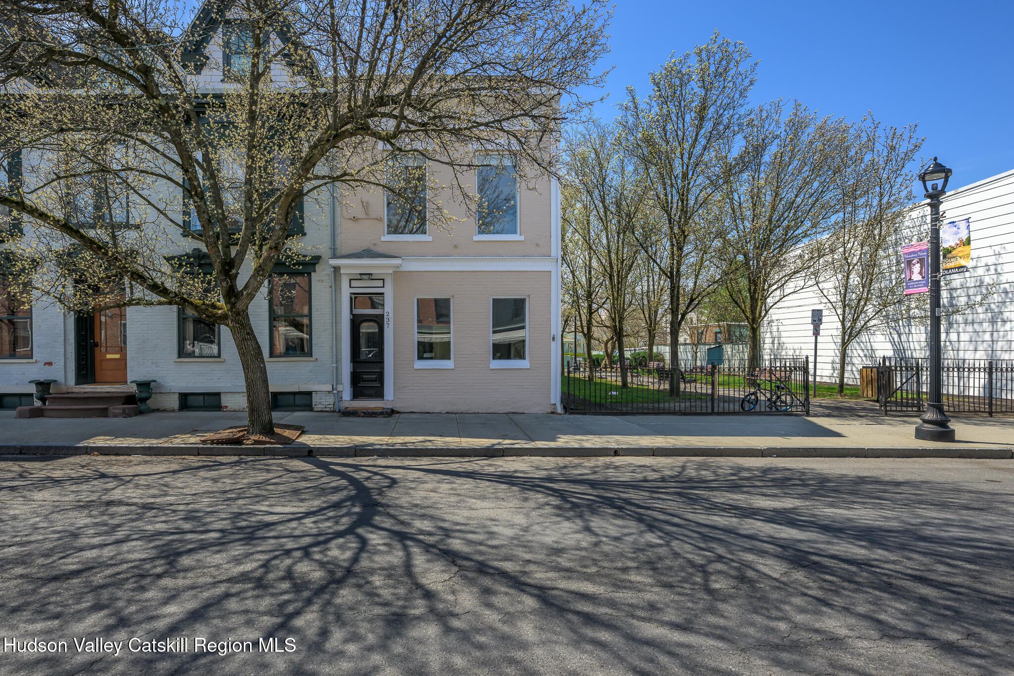 237 Warren Street Hudson, NY 12534 - Photo 37 of 40 Screen - 237 Warren St Hudson 12534-9455