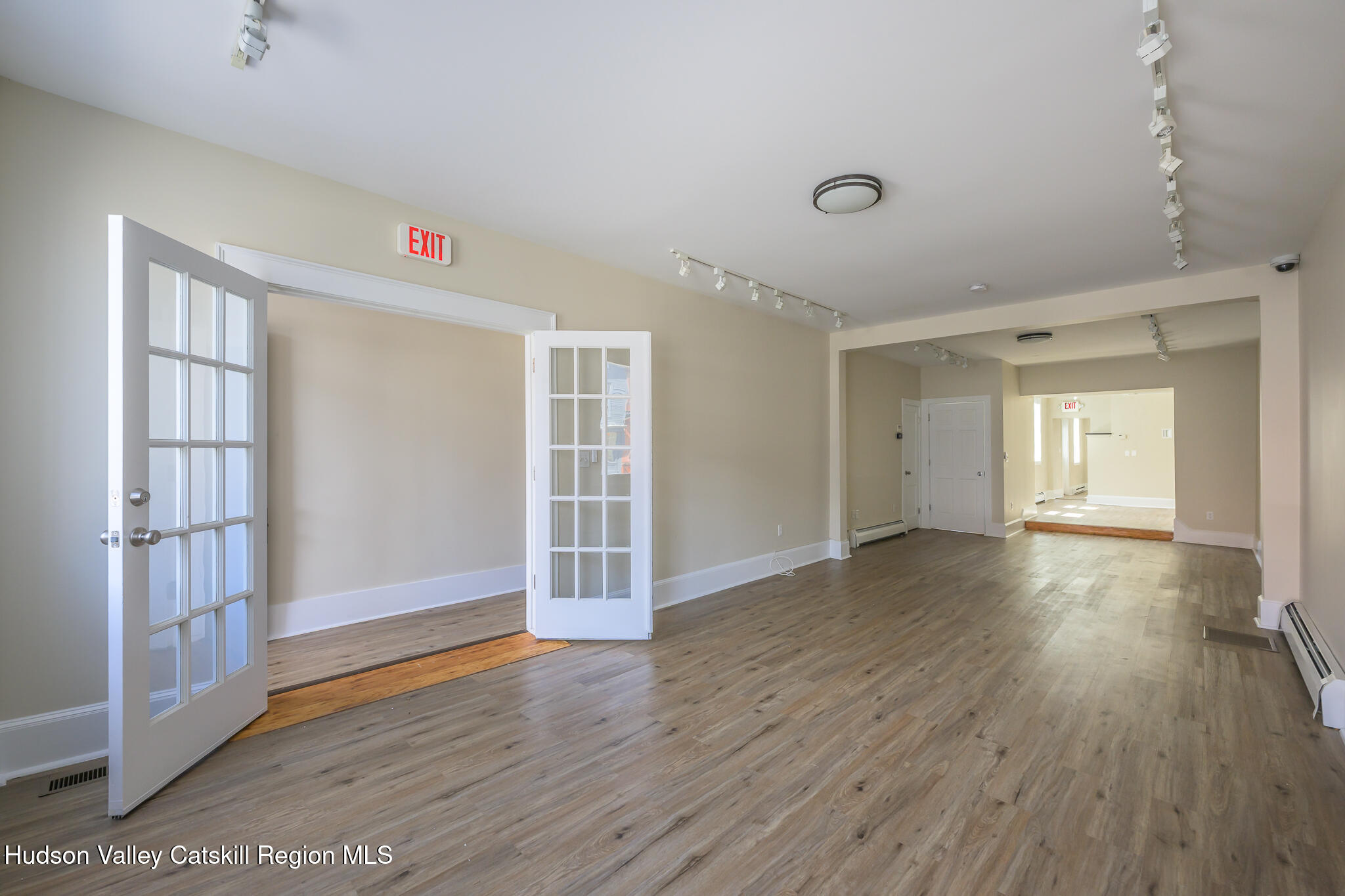 237 Warren Street Hudson, NY 12534 - Photo 6 of 40 Screen - 237 Warren St Hudson NY 12534-9